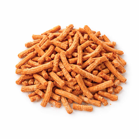 Carote disidratate a forma di bastoncini, snack sano e nutriente per cani.