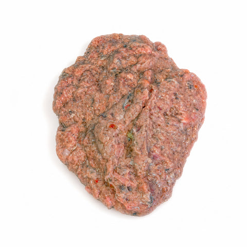 Macinato di trota salmonata fresco, alimento complementare naturale per animali, ricco di nutrienti.