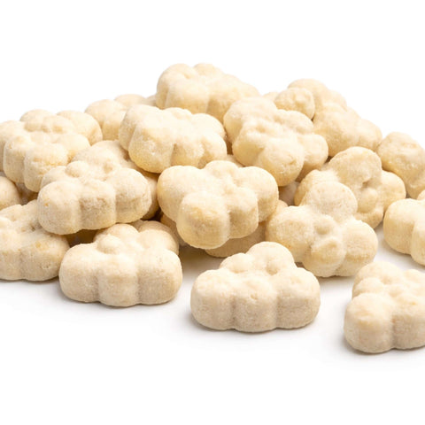 Nuvolette di latte di capra liofilizzate, snack sano per cani e gatti, forma a nuvola bianca.