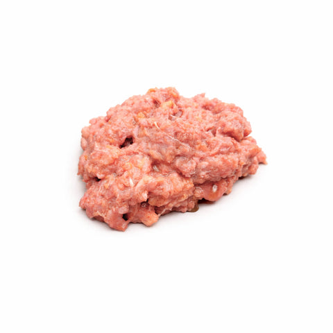 Pappa di pollo, alimento complementare monoproteico per gatti, composto da carne di pollo di alta qualità.