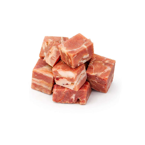 Polpa di bufalo a pezzettoni, blocchi di carne fresca per cani e gatti, ricca di proteine e salutare.