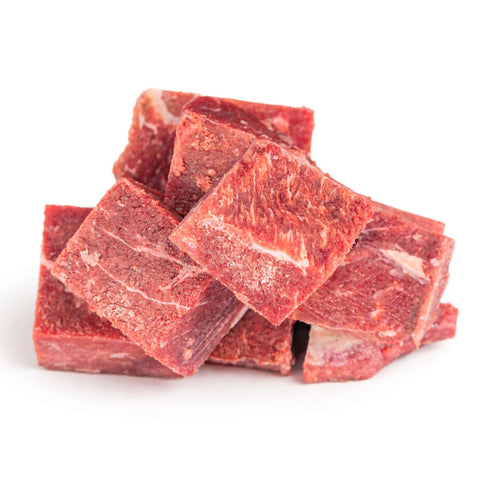 Polpa di cervo a pezzettoni: cubetti di carne magra e nutriente per cani con allergie alimentari.