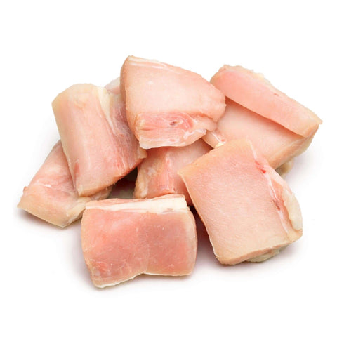 Polpa di coniglio a pezzi in un assortimento di porzioni fresche pronte per il pasto del tuo animale domestico.