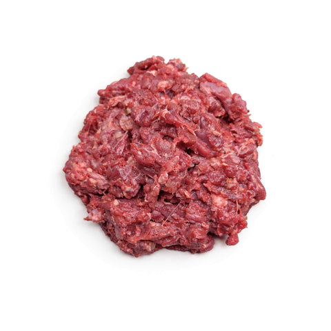 Polpa di daino macinata, alimento nutriente per cani, fonte proteica alternativa e carne di alta qualità.