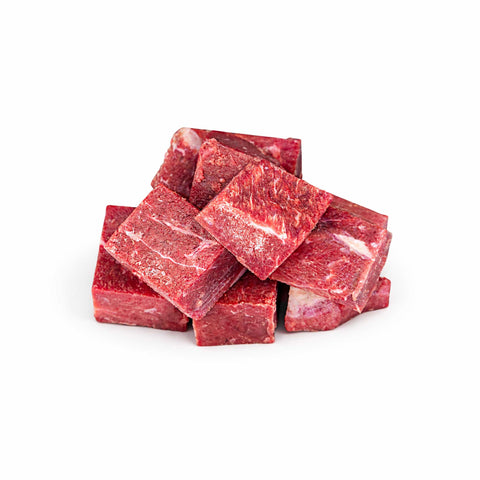 Polpa di manzo a pezzettoni in pezzi rossi e magri per l'alimentazione di cani e gatti.