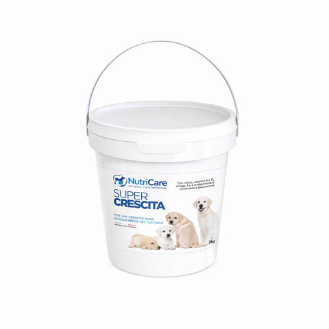 Secchiello di Super crescita di NutriCare per cuccioli con immagini di cani sul design.